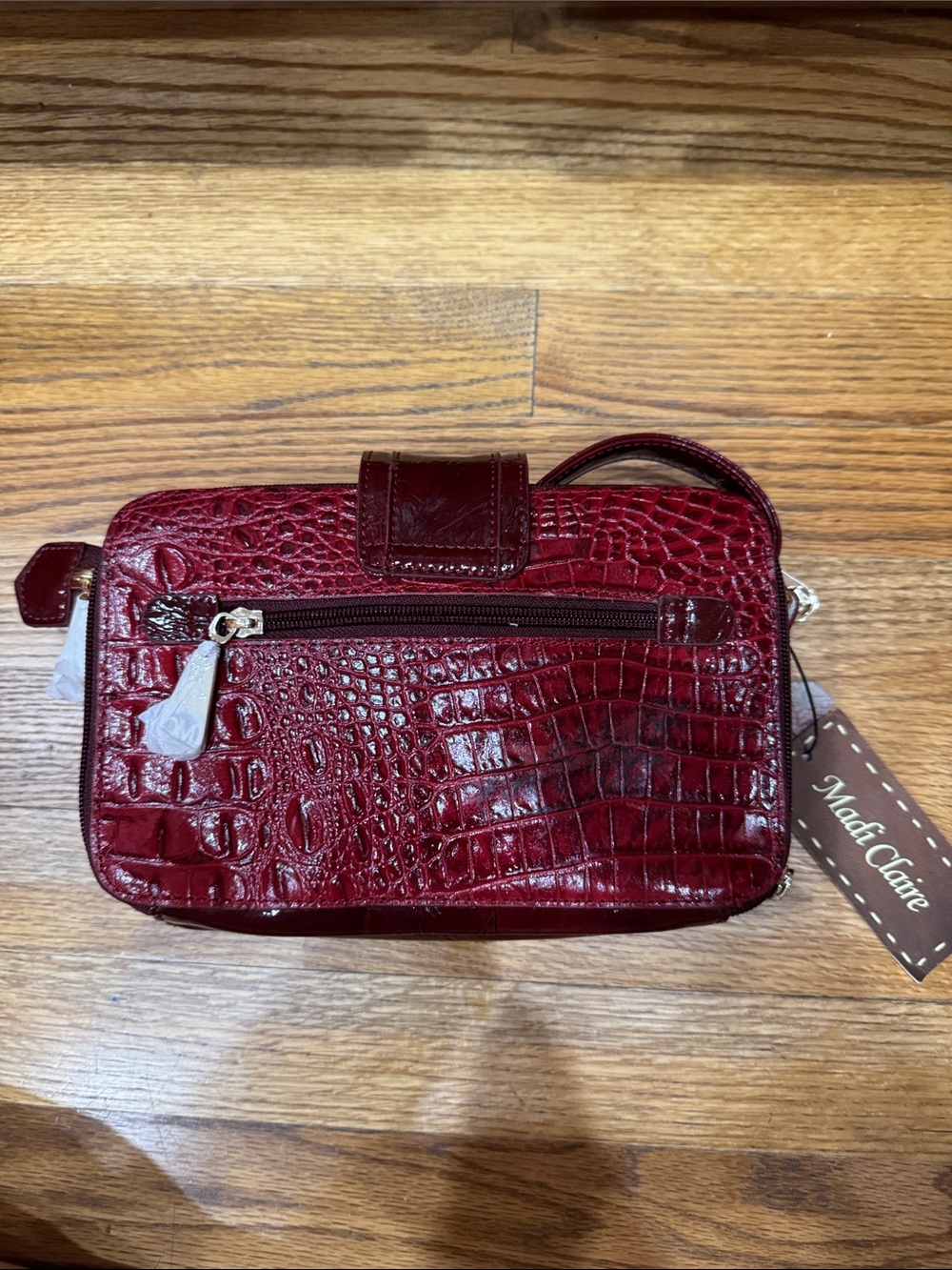 Boutique Burgundy Croc- Embossed Leather Crossbody with Magnetic Closure - Picture 3 of 8